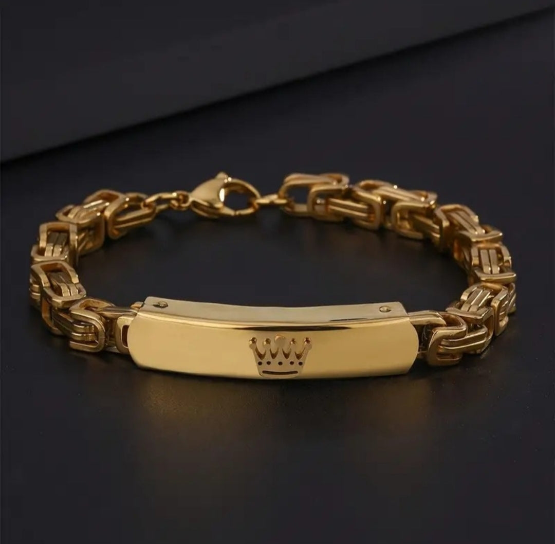 Fashionable Gold-Plated Crown Bracelet for Men & Women